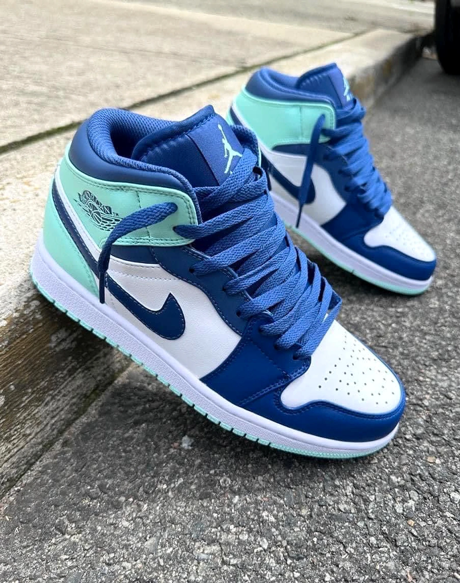 Air Jordan 1 Mid Navy / Mint