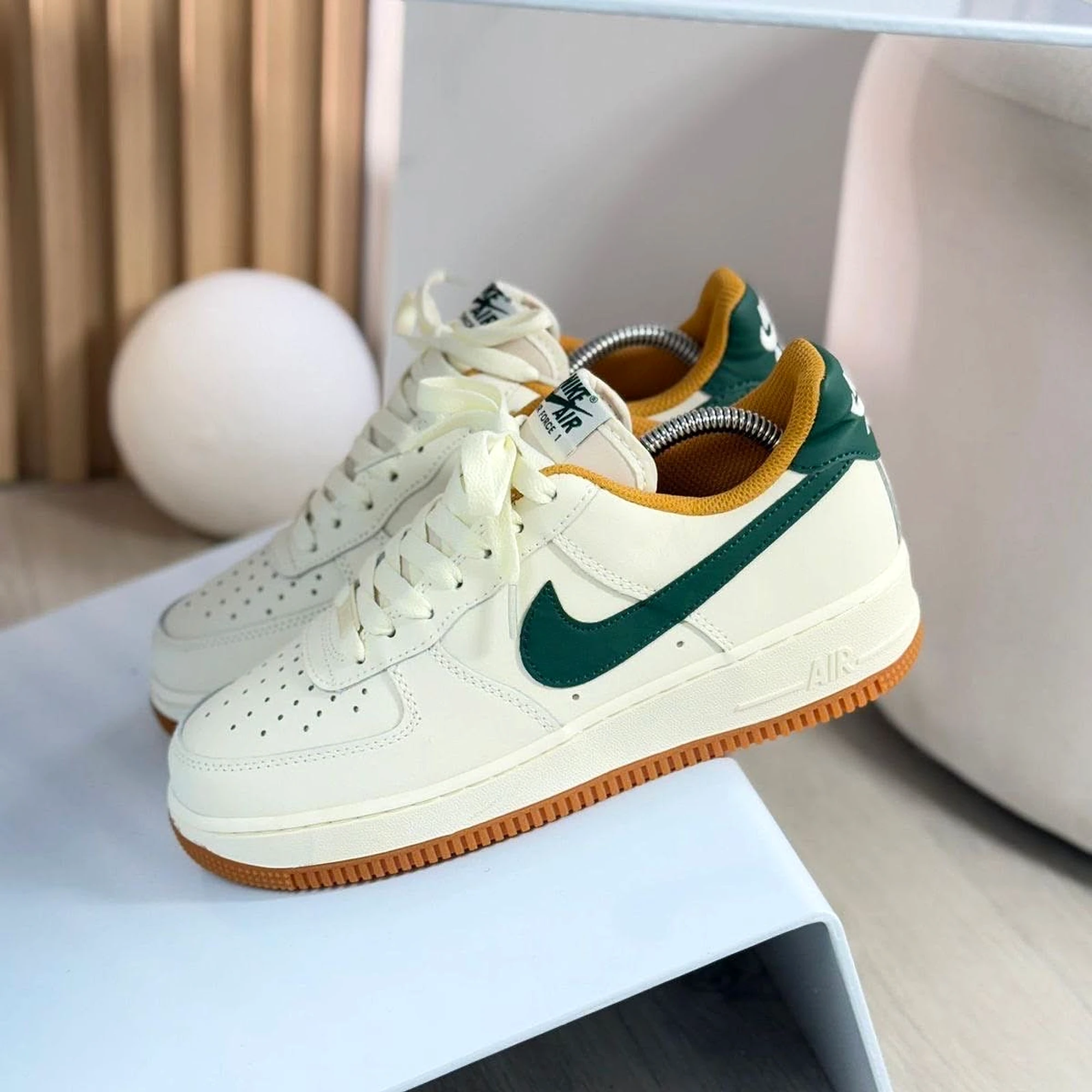 Air Force 1 Low Cream / Green, Gum Sole